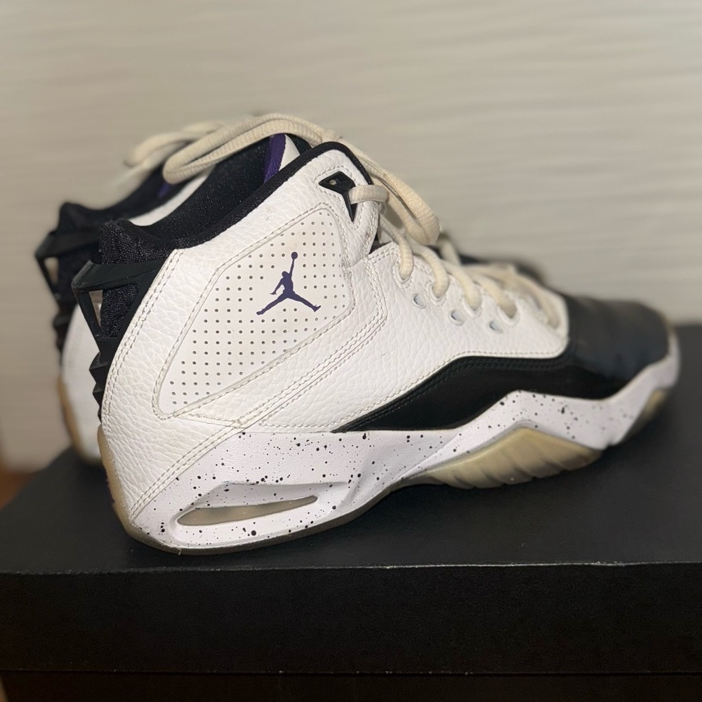 White and Black/Purple Jordan B’loyal Sneakers Size 5Y - Picture 3 of 9